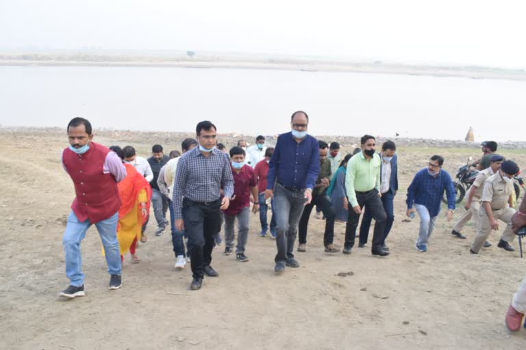 Patna DM inspects Ganga Ghats for Chhath Puja in Maner