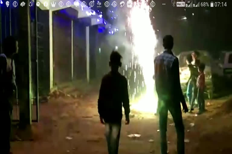 Despite SC ban firecrackers lit fiercely on Diwali night in West Delhi