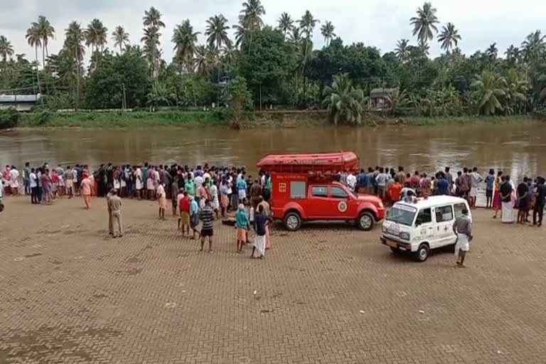 ആറാട്ടുപുഴ വിദ്യാര്‍ഥികള്‍ മൃതദേഹം വാര്‍ത്ത  ആറാട്ടുപുഴ വിദ്യാര്‍ഥികള്‍ മൃതദേഹം  ആറാട്ടുപുഴ വിദ്യാര്‍ഥികള്‍ മൃതദേഹം കണ്ടെത്തി വാര്‍ത്ത  ആറാട്ടുപുഴ വിദ്യാര്‍ഥികള്‍ മൃതദേഹം കണ്ടെത്തി  വിദ്യാര്‍ഥികള്‍ മൃതദേഹം കണ്ടെത്തി  വിദ്യാര്‍ഥികള്‍ മൃതദേഹം കണ്ടെത്തി വാര്‍ത്ത  മൃതദേഹം കണ്ടെത്തി  മൃതദേഹം കണ്ടെത്തി വാര്‍ത്ത  മന്ദാരംക്കടവ് വിദ്യാര്‍ഥികള്‍ കാണാതായി വാര്‍ത്ത  മന്ദാരംക്കടവ് വിദ്യാര്‍ഥികള്‍ കാണാതായി  വിദ്യാര്‍ത്ഥികള്‍ മൃതദേഹം കണ്ടെത്തി വാര്‍ത്ത  വിദ്യാര്‍ത്ഥികള്‍ മൃതദേഹം കണ്ടെത്തി  തൃശൂര്‍ വിദ്യാര്‍ത്ഥികള്‍ മൃതദേഹം കണ്ടെത്തി  missing students found dead news  missing students found dead  students death news  river students death news  arattupuzha students death news  arattupuzha students death  arattupuzha students missing news  arattupuzha students missing