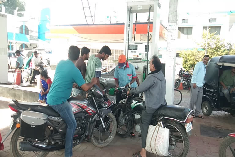 People come to Chhattisgarh from MP to fill petrol and diesel