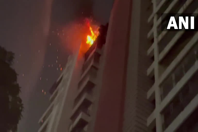 Mumbai: Fire breaks out in high-rise  Fire broke out in Hansa Heritage building, Kandivali  Fire broke out in Hansa Heritage  Fire broke out  മഹാരാഷ്‌ട്രയിൽ 15 നില കെട്ടിടത്തിൽ തീപിടിത്തം  15 നില കെട്ടിടത്തിൽ തീപിടിത്തം  തീപിടിത്തം