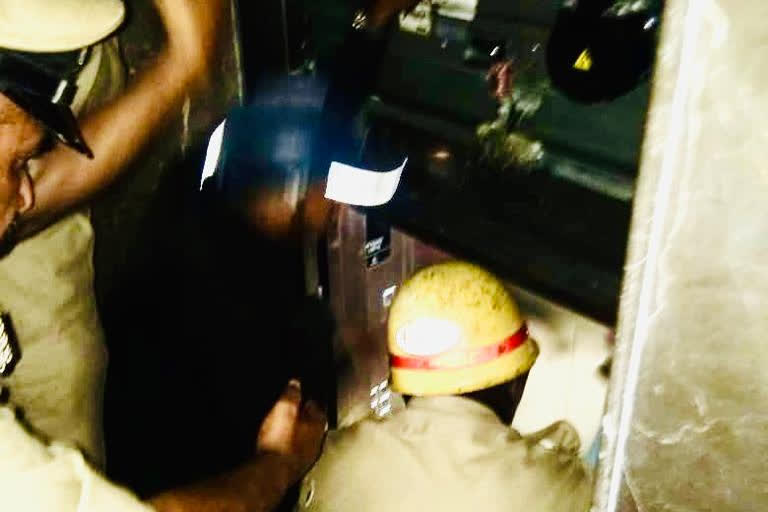 Family stuck in lift, Family stuck at Vajpayee Medical College and Research Institute, bengaluru news, ಲಿಫ್ಟ್​ನಲ್ಲಿ ಸಿಲುಕಿಕೊಂಡ ಕುಟುಂಬ, ವಾಜಪೇಯಿ ಮೆಡಿಕಲ್ ಕಾಲೇಜು ಮತ್ತು ಸಂಶೋಧನಾ ಸಂಸ್ಥೆಯಲ್ಲಿ ತಪ್ಪಿದ ದರುಂತ, ಬೆಂಗಳೂರು ಸುದ್ದಿ,