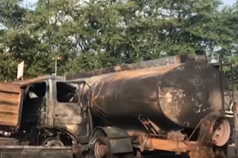 Oil tanker explodes in Sierra Leone  killing at least 98  എണ്ണ ടാങ്കർ പൊട്ടിത്തെറിച്ച് 98 മരണം  സീറ ലിയോണ്‍  എണ്ണ ടാങ്കർ  ജൂലിയസ് മാഡ ബയോ  Sierra Leone  Oil tanker explodes  സീറ ലിയോണിൽ എണ്ണ ടാങ്കർ പൊട്ടിത്തെറിച്ചു