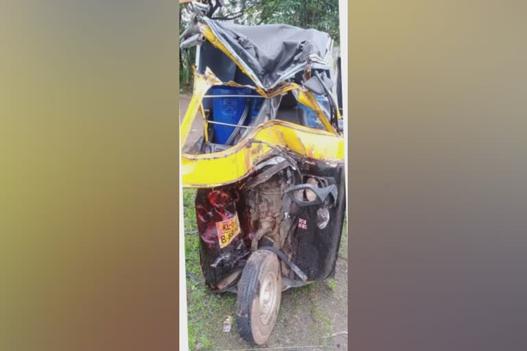 KSRTC bus  auto rickshaw  KSRTC bus and auto rickshaw collide  KSRTC bus and auto rickshaw collide in Kottayam  kottayam accident  കെഎസ്‌ആർടിസി ബസും ഓട്ടോറിക്ഷയും കൂട്ടിയിടിച്ചു  കെഎസ്ആർടിസി  ഓട്ടോറിക്ഷ അപകടം  കോട്ടയം അപകടം വാർത്ത