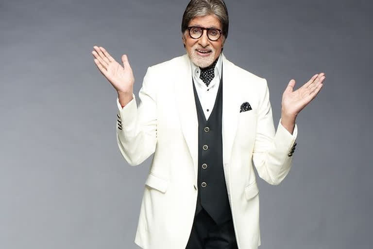 Big B completes 52 years in Bollywood