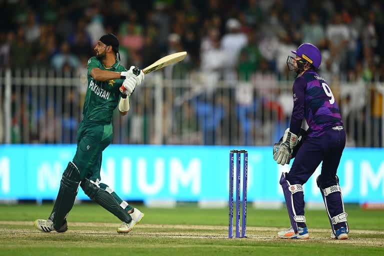 T20 World Cup: Azam, malik star as pakistan set a huge total of 189/4 against scotland