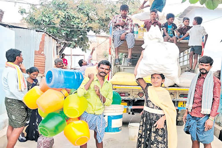 people-migration-with-their-childs-from-the-western-parts-of-kurnool