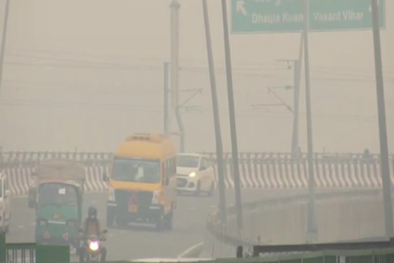 Delhi air quality, Delhi air pollution, Delhi pollution, காற்று மாசு, டெல்லி காற்று மாசு, டெல்லி வானிலை, டெல்லி மாசு, காற்றுத் தரக் குறியீடு, கடுமையானது