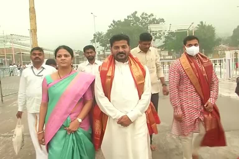 telangana-tpcc-president-revanth-reddy-and-his-wife-visited-tirumala