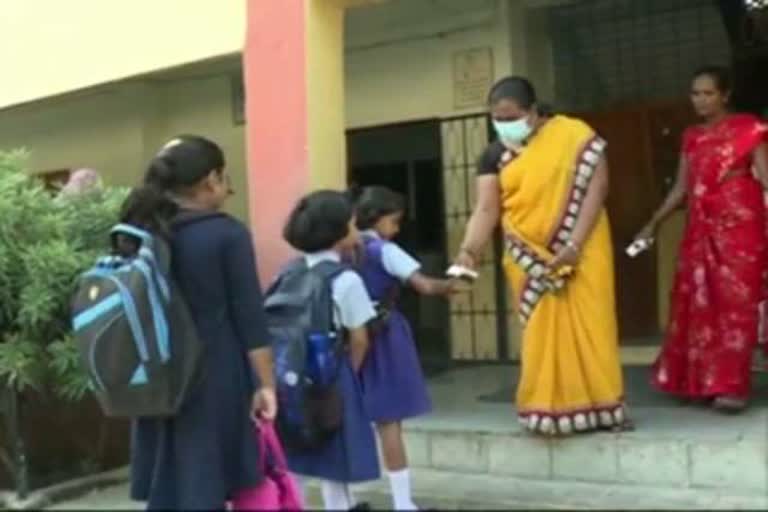 lkg, ukg schools reopen in kalaburgi