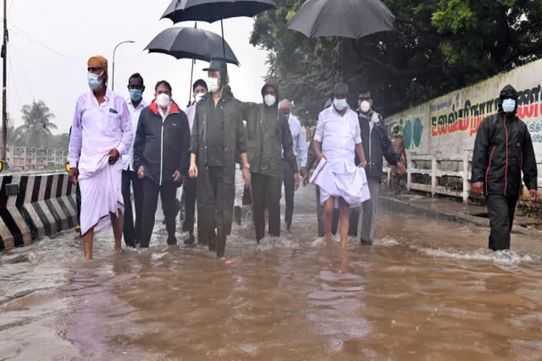 இரண்டாவது நாளாக முதலமைச்சர் ஆய்வு  சென்னையில் இரண்டாவது நாளாக முதலமைச்சர் ஆய்வு  முதலமைச்சர் ஆய்வு  மழையால் பாதிக்கப்பட்ட பகுதிகளில் முதலமைச்சர் ஆய்வு  ஸ்டாலின்  ஸ்டாலின் ஆய்வு  stalin  cm stalin  cm stalin inspection in chennai  second day inspection  cm inspect rain affected areas  flood affected area  chennai flood  chennai rain  Cm Stalin inspect the flood affected area  stalin inspect flood affected area