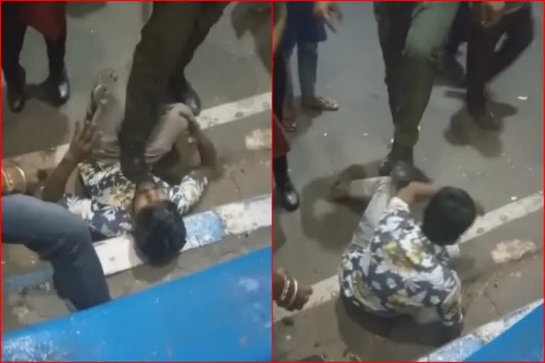 civic volunteer in kolkata brutally thrashes snatcher suspended