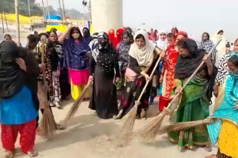 Muslims woman cleans Chhath Ghat in Patna city