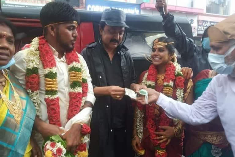 tamil-nadu-cm-stalin-halts-to-bless-newlywed-couple-on-his-way-to-inspect-flood-hit-areas