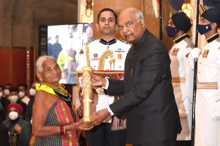 Tulsi Gowda receives Padma Shri from president