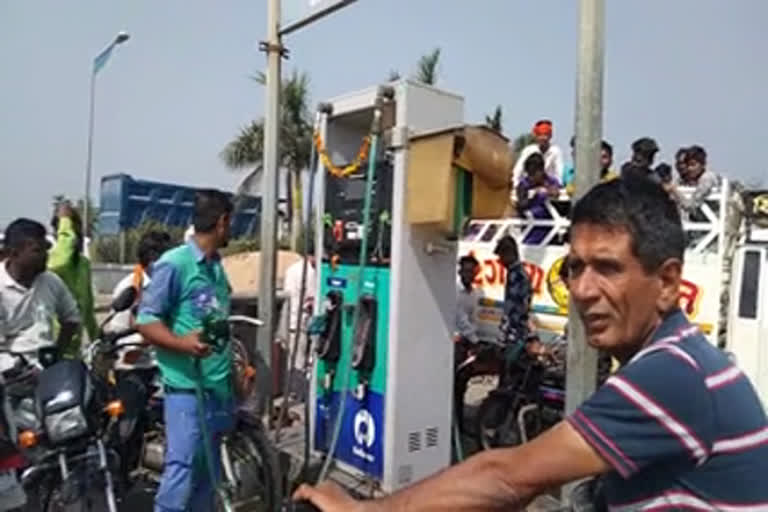 why people from Madhya Pradesh is coming to gujarat to buy petrol-diesel