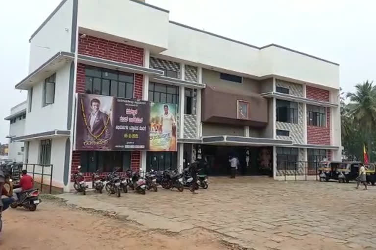 ಚಾಮರಾಜನಗರದಲ್ಲಿ ರಾಜಕುಮಾರ ಸಿನಿಮಾ ಉಚಿತ ಪ್ರದರ್ಶನ