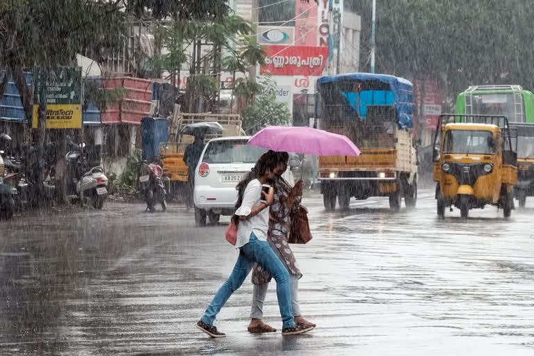 heavy rainfall  kerala heavy rainfall  kerala heavy rainfall news  kerala rain updates  rain to continue news  kerala rain news  kerala rain  orange alert news  orange alert issued news  orange alert 5 districts  orange alert 5 districts news  അതിതീവ്ര മഴ വാര്‍ത്ത  കേരളം മഴ വാര്‍ത്ത  കേരളം അതിതീവ്ര മഴ  കേരളം അതിതീവ്ര മഴ വാര്‍ത്ത  കേരളം മൂന്ന് ദിവസം മഴ  കേരളം മൂന്ന് ദിവസം മഴ വാര്‍ത്ത  കാലാവസ്ഥ നിരീക്ഷണ കേന്ദ്രം  ഓറഞ്ച് അലര്‍ട്ട് വാര്‍ത്ത  5 ജില്ല ഓറഞ്ച് അലര്‍ട്ട് വാര്‍ത്ത  5 ജില്ല ഓറഞ്ച് അലര്‍ട്ട്  മഴ മുന്നറിയിപ്പ് വാര്‍ത്ത  മഴ മുന്നറിയിപ്പ്  മഴ കനക്കും വാര്‍ത്ത  മഴ കനക്കും  സംസ്ഥാനം മഴ വാര്‍ത്ത  സംസ്ഥാനം മഴ  സംസ്ഥാനം അതിതീവ്ര മഴ  സംസ്ഥാനം അതിതീവ്ര മഴ വാര്‍ത്ത