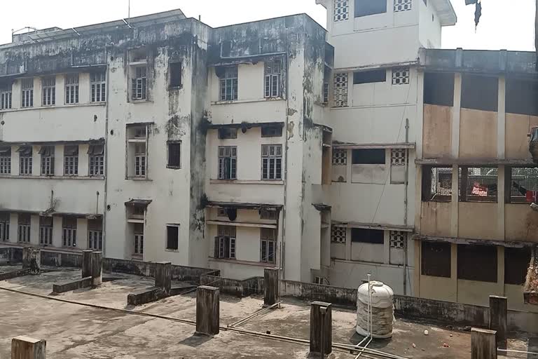 Sims building has become dilapidated in Bilaspur