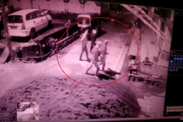 Thieves in Thane; 5 burglary at night, jewelry on woman's body was stolen