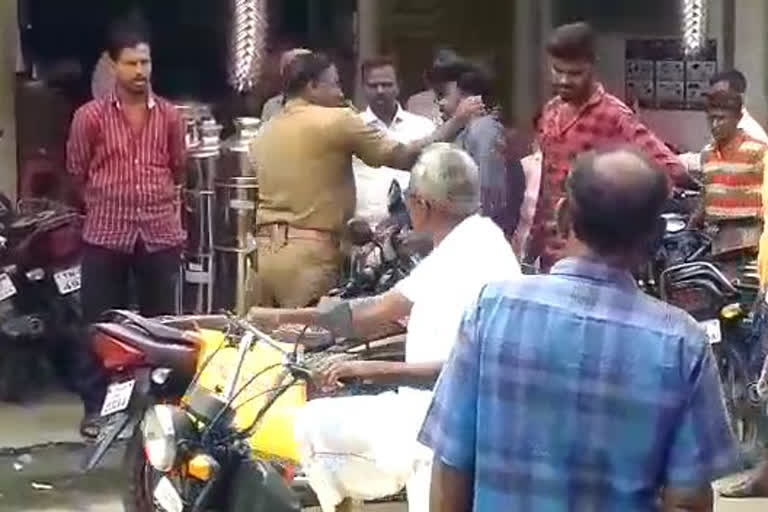 viral video, viral in thirupathur, police SI and a motorist attack, police attack, thirupathur crime, crime in thirupathur, police attacked public, திருப்பத்தூர் குற்ற செய்திகள், காவல் உதவி ஆய்வாளர் தாக்குதல், ஆலங்காயம் சிறப்பு காவல் உதவி ஆய்வாளர் உமாபதி, காவலூர் மணிகண்டன், வைரல் வீடியோ, திருப்பத்தூர்