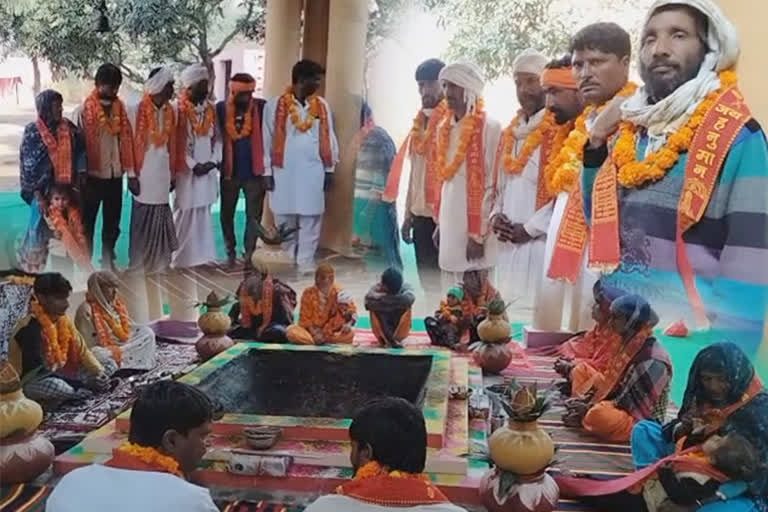 مظفر نگر میں پانچ مسلم خاندان کے 15 افراد نے ہندو  In Muzaffarnagar, 15 members of five Muslim families converted to Hinduism  Muslim families converted to Hinduism  پندرہ افراد کا ہندو مذہب اختیار کرنے کا معاملہ  Fifteen people converted to Hinduism  ہندو مذہب میں واپسی  مظفرنگر نیوز  اترپردیش نیوز  Muzaffarnagar letest news  up news  Muzaffarnagar news  religious conversion case in muzaffar muzaffarnagar  15 people covert in hindu religion  پھر سے ہندو مذہب اختیار کر لیا