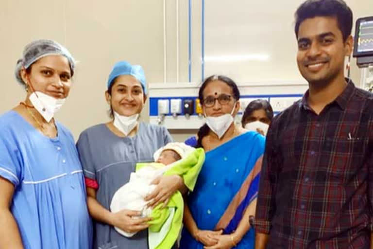 collector wife gives birth, collector wife gives birth to a baby boy, collector wife gives birth to a baby boy in government hospital, bhadrachalam news, ಮಗುವಿಗೆ ಜನ್ಮ ನೀಡಿದ ಜಿಲ್ಲಾಧಿಕಾರಿ ಪತ್ನಿ, ಗಂಡು ಮಗುವಿಗೆ ಜನ್ಮ ನೀಡಿದ ಜಿಲ್ಲಾಧಿಕಾರಿ ಪತ್ನಿ, ಸರ್ಕಾರಿ ಆಸ್ಪತ್ರೆಯಲ್ಲಿ ಮಗುವಿಗೆ ಜನ್ಮ ನೀಡಿದ ಜಿಲ್ಲಾಧಿಕಾರಿ ಪತ್ನಿ, ಭದ್ರಾಚಲಂ ಸುದ್ದಿ,