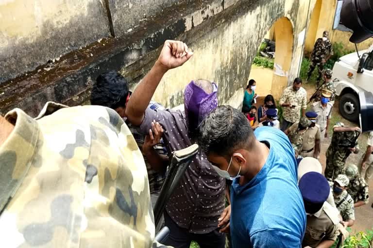 kerala maoist leaders  bg krishnanmoorthy  maoist leaders arrested in wayanad  thalasherry court remanded maoist leaders  kannur latest news  maoist workers in kerala  kerala maoist  കേരളത്തിലെ മാവോയിസ്റ്റ് നേതാക്കള്‍  മാവോയിസ്റ്റ് നേതാക്കള്‍ പിടിയില്‍  മാവോയിസ്റ്റ് സംഘത്തലവന്‍ കൃഷ്‌ണമൂര്‍ത്തി