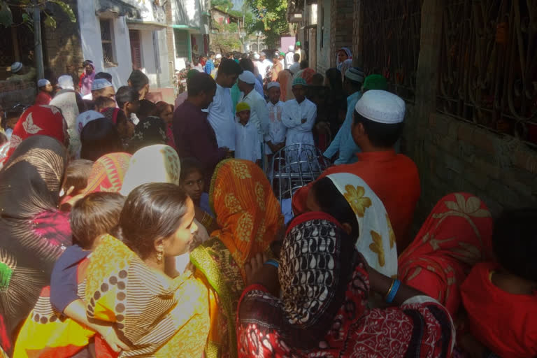 child death in ambulance in krishnanagar, villagers of malda demanding stringent action