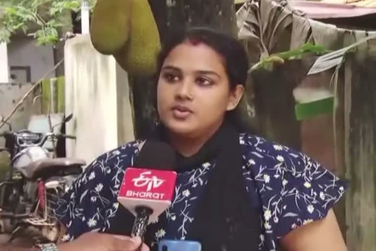 Shiju Khan  anupama  child welfare committe  anupama protest  ദത്ത് വിവാദം  ശിശുക്ഷേമ സമിതി  അനുപമ സമരത്തില്‍  അനുപമ  വീണാ ജോർജ്  veena george