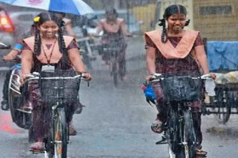 educational institutions are leave due to heavy rain  schools leave  chennai rain  chennai heavy rain  chennai flood  schools and colleges leave  பள்ளிகளுக்கு விடுமுறை  சென்னை மழை  சென்னையில் கனமழை  கல்வி நிலையங்களுக்கு விடுமுறை  பள்ளி கல்லூரிகளுக்கு விடுமுறை