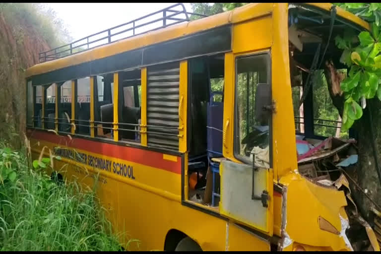 Navamukunda Higher Secondary School Bus  Navamukunda Higher Secondary School Bus latest news  Navamukunda Higher Secondary School  Malappuram School Bus Accident news  School Bus Accident news  Thirunavaya School Bus Accident  തിരുനാവായയിൽ സ്കൂള്‍ ബസ് അപകടത്തില്‍ പെട്ടു  മലപ്പുറത്ത് സ്കൂള്‍ ബസ് അപകടത്തില്‍ പെട്ടു  തിരുനാവായയിൽ സ്കൂള്‍ ബസ് അപകടം  മലപ്പുറത്ത് സ്കൂള്‍ ബസ് അപകടം