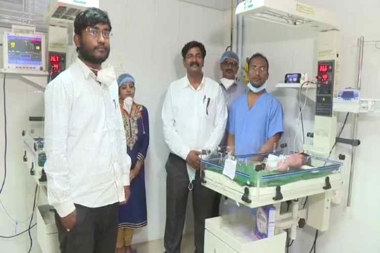 doctors removed the baby from the womb of the pregnant woman who had died in Gadag