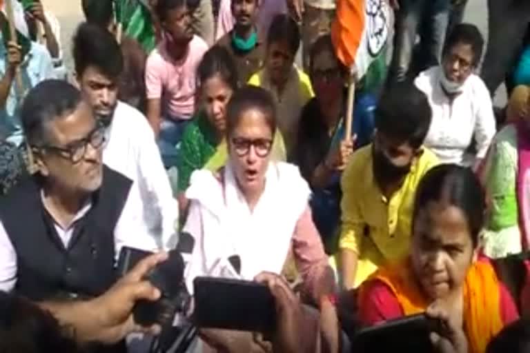 tmc-stages-dharna-in-front-of-police-headquarters-for-attacking-party-candidates-in-tripura