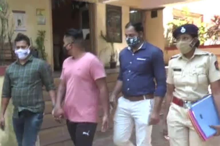 CRIME NEWS : Husband kills wife for not speaking in mumbai