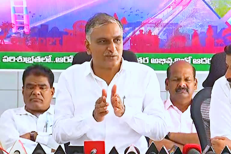 Minister harish rao response on gajendrasingh shekavath comments on telangana cm kcr