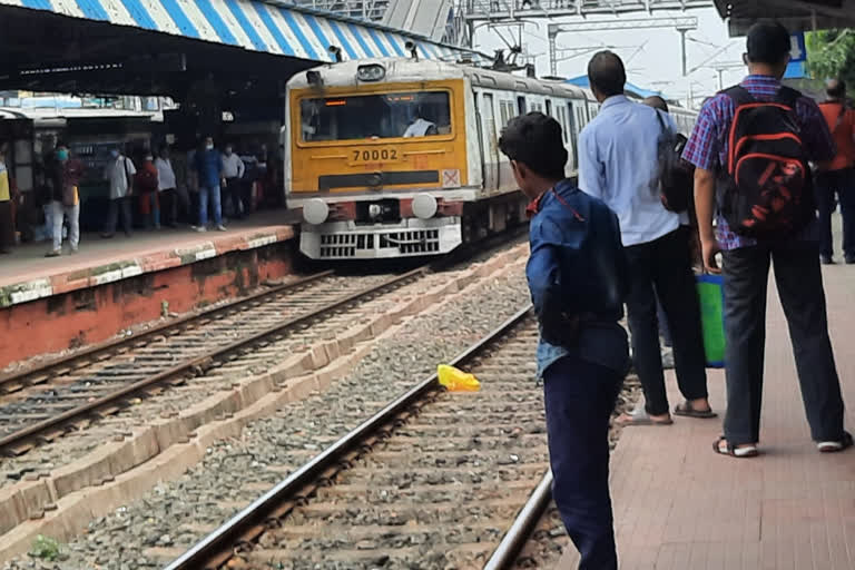 railyway police start awareness programme local train passangers