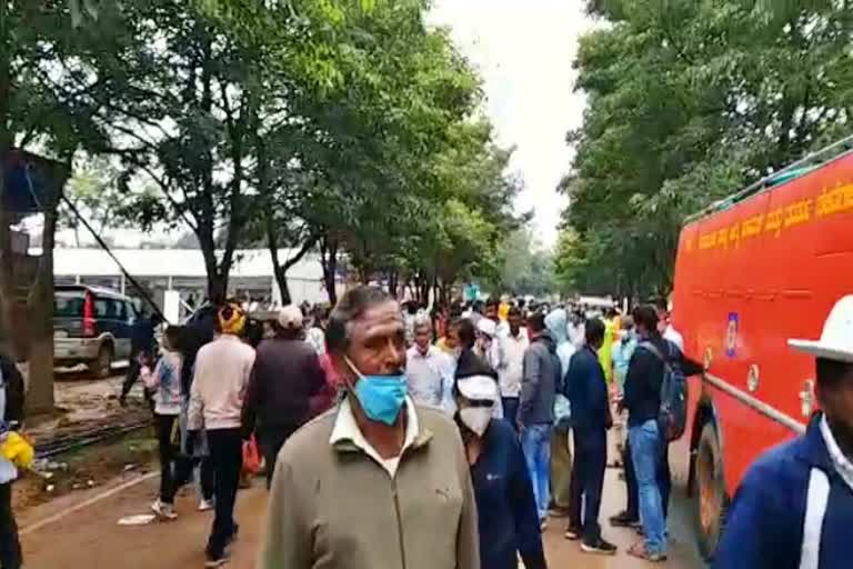 people-rushed-to-krishimela-amid-rain-at-bengalore