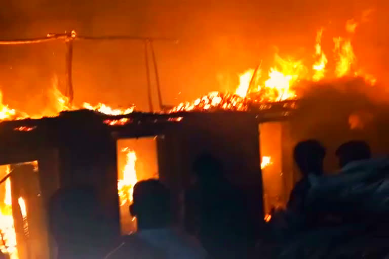 huge fire accident in vijayanagaram and 20 huts burn in fire