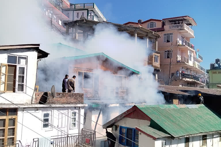 Massive fire broke out in a house in Sanjauli shimla