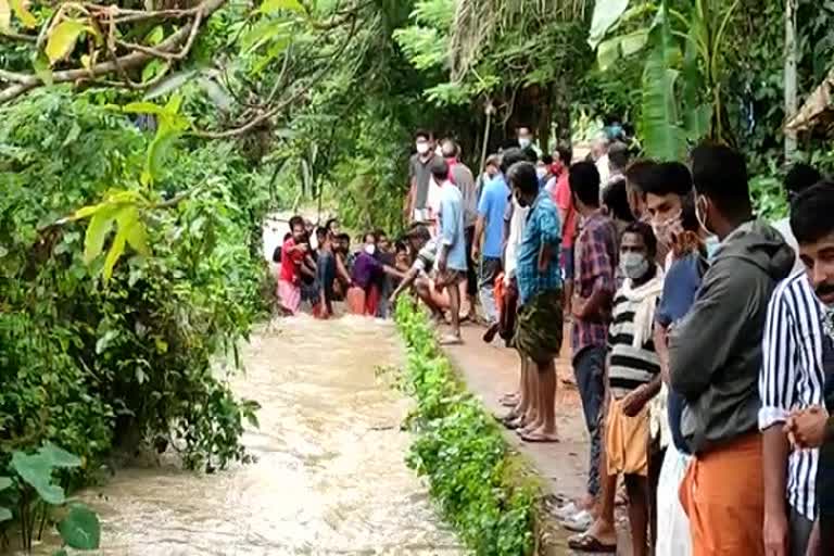 Heavy rains lash Kerala