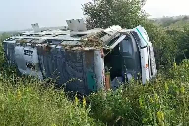 private-travels-bus-accident-at-anathapuram-district