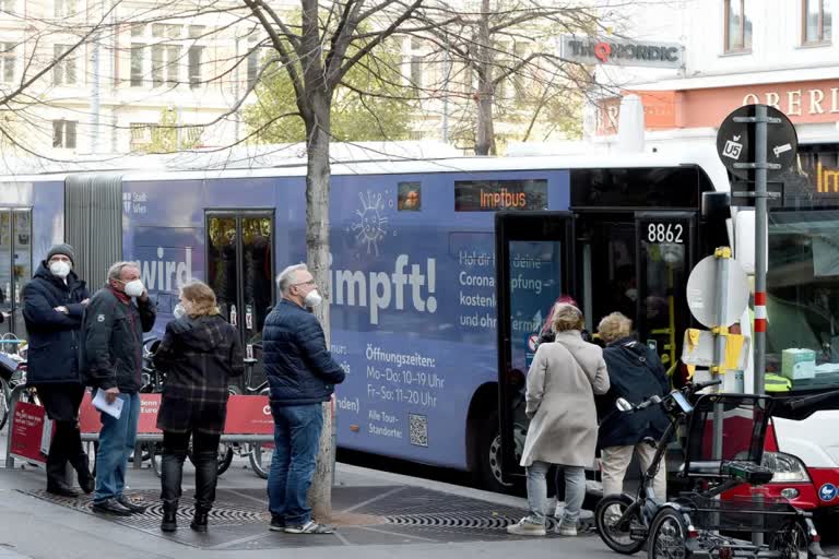 Covid: Austria introduces lockdown for unvaccinated  Austria  Austria lockdown  lockdown for unvaccinated  ഓസ്ട്രിയ  ലോക്ക്ഡൗൺ  കൊവിഡ് വാക്‌സിന്‍  കൊവിഡ് 19