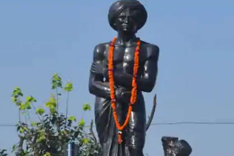 Narendra Modi Mamata Banerjee remember Birsa Munda on birth anniversary