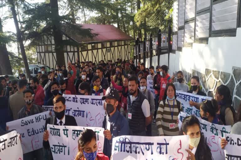 SFI protested outside Raj Bhavan in Shimla