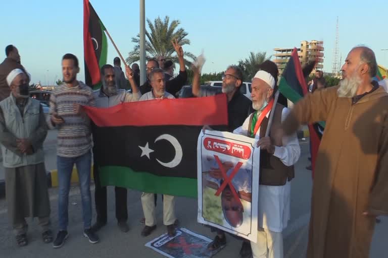 Tripoli residents protest Gadhafi's son and election law