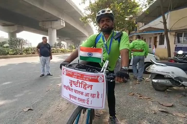 Blind Cyclist Ajay lalvani: a blind man of Mumbai set out on a tour of India on a bicycle