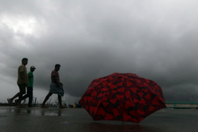 Red alert in Chennai, heavy rainfall predicted in adjoining districts