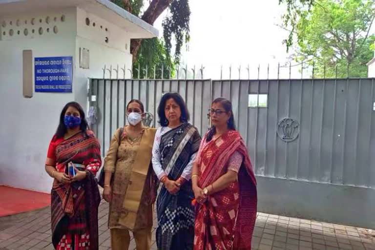 Women's Rights Campaign Forum delegation met governor to get justice in mamita meher murder case