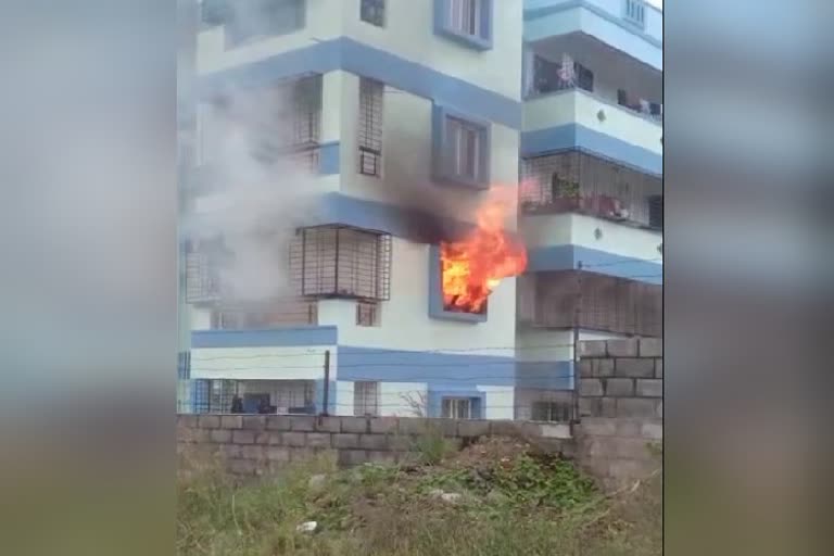 fire-accident-in-apartment-at-bengaluru